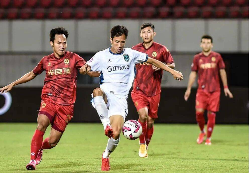 包含世锦赛季后赛对决在即！广东男篮演练定位球，上海海港密集防守应对的词条